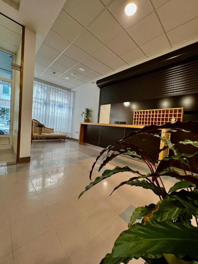 ליוטומר Hotel Jeruzalem מראה חיצוני תמונה