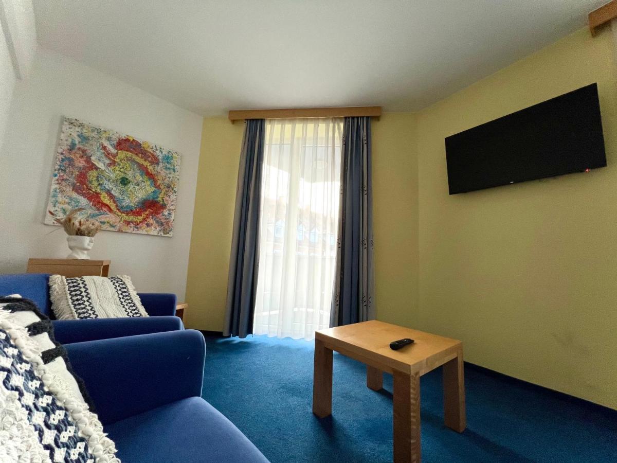 ליוטומר Hotel Jeruzalem מראה חיצוני תמונה