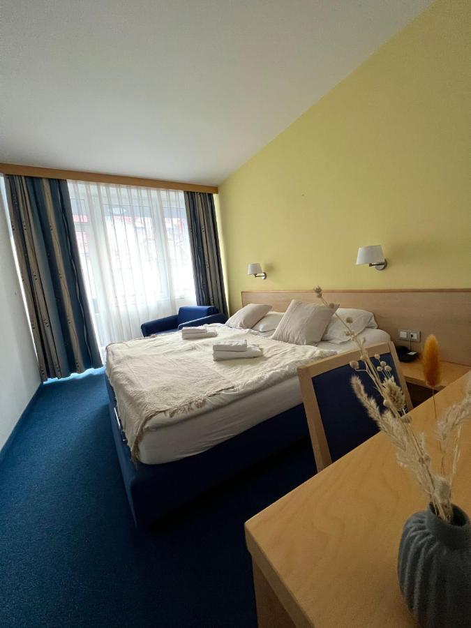 ליוטומר Hotel Jeruzalem מראה חיצוני תמונה