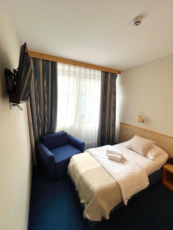 ליוטומר Hotel Jeruzalem מראה חיצוני תמונה